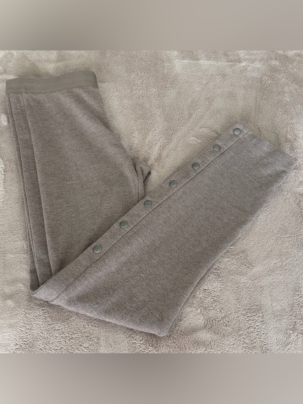 BCBGMAXAZRIA Bobby Side-Snap Ponte Leggings
Sz L